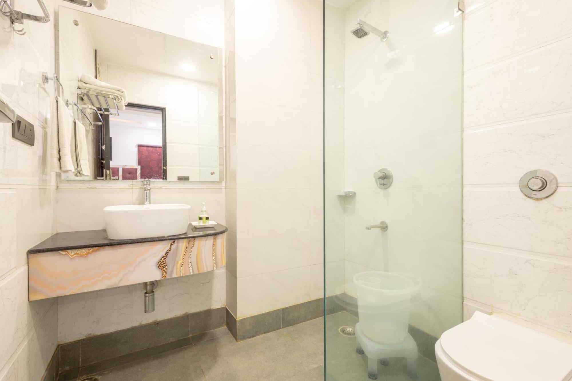 Hotel Cosmo Near Blk Hospital Karol Bagh Delhi  Buitenkant foto