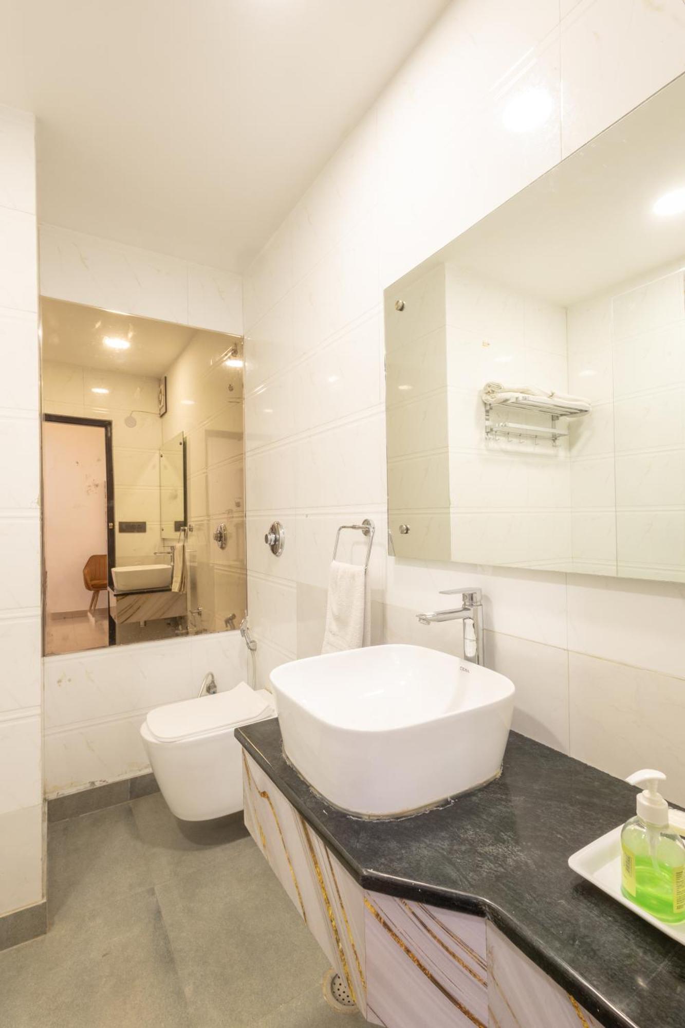 Hotel Cosmo Near Blk Hospital Karol Bagh Delhi  Buitenkant foto