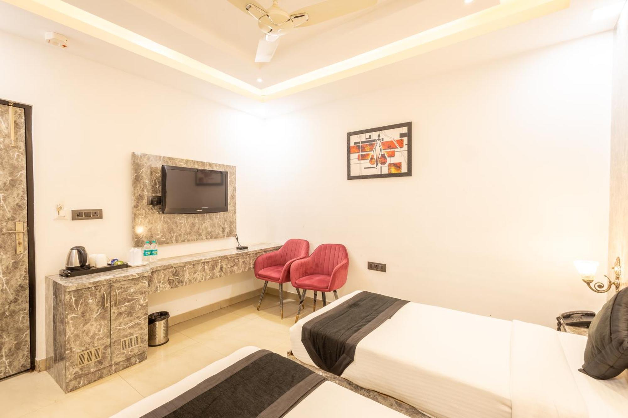 Hotel Cosmo Near Blk Hospital Karol Bagh Delhi  Buitenkant foto