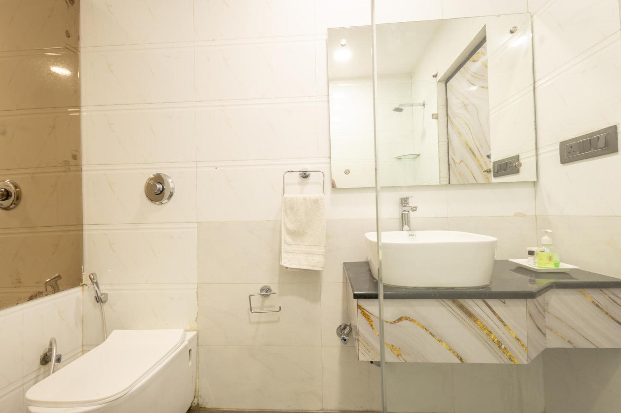 Hotel Cosmo Near Blk Hospital Karol Bagh Delhi  Buitenkant foto